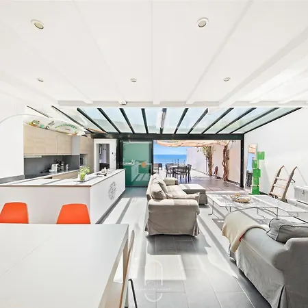 Villa Maison Sur L'eau-hyères-almanarre-parkings/clim/wifi *