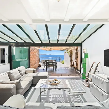 Maison Sur L'eau-hyères-almanarre-parkings/clim/wifi Villa