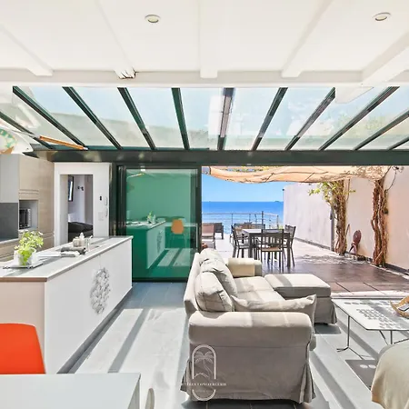 Maison Sur L'eau-hyères-almanarre-parkings/clim/wifi Villa *