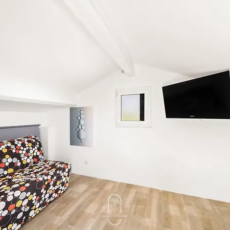 Villa Maison Sur L'eau-hyères-almanarre-parkings/clim/wifi Hyères